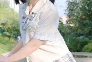 “MiMi Chan套装”写真，感受她在每一张套图中散发的独特气质与风情！